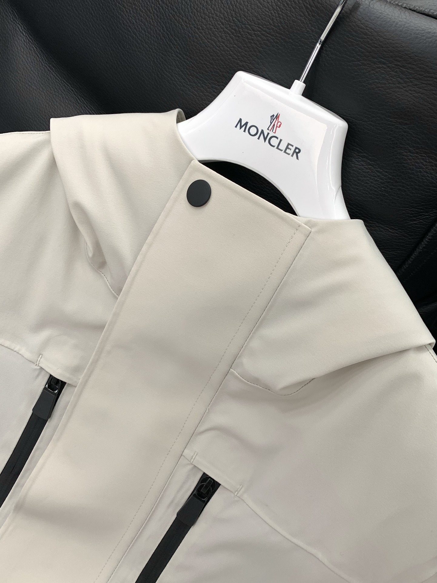，Moncler 蒙口，2025冬季最新品，专柜同步有售，原单狠货，时尚休闲连帽拼接棉服外套，上身舒适！