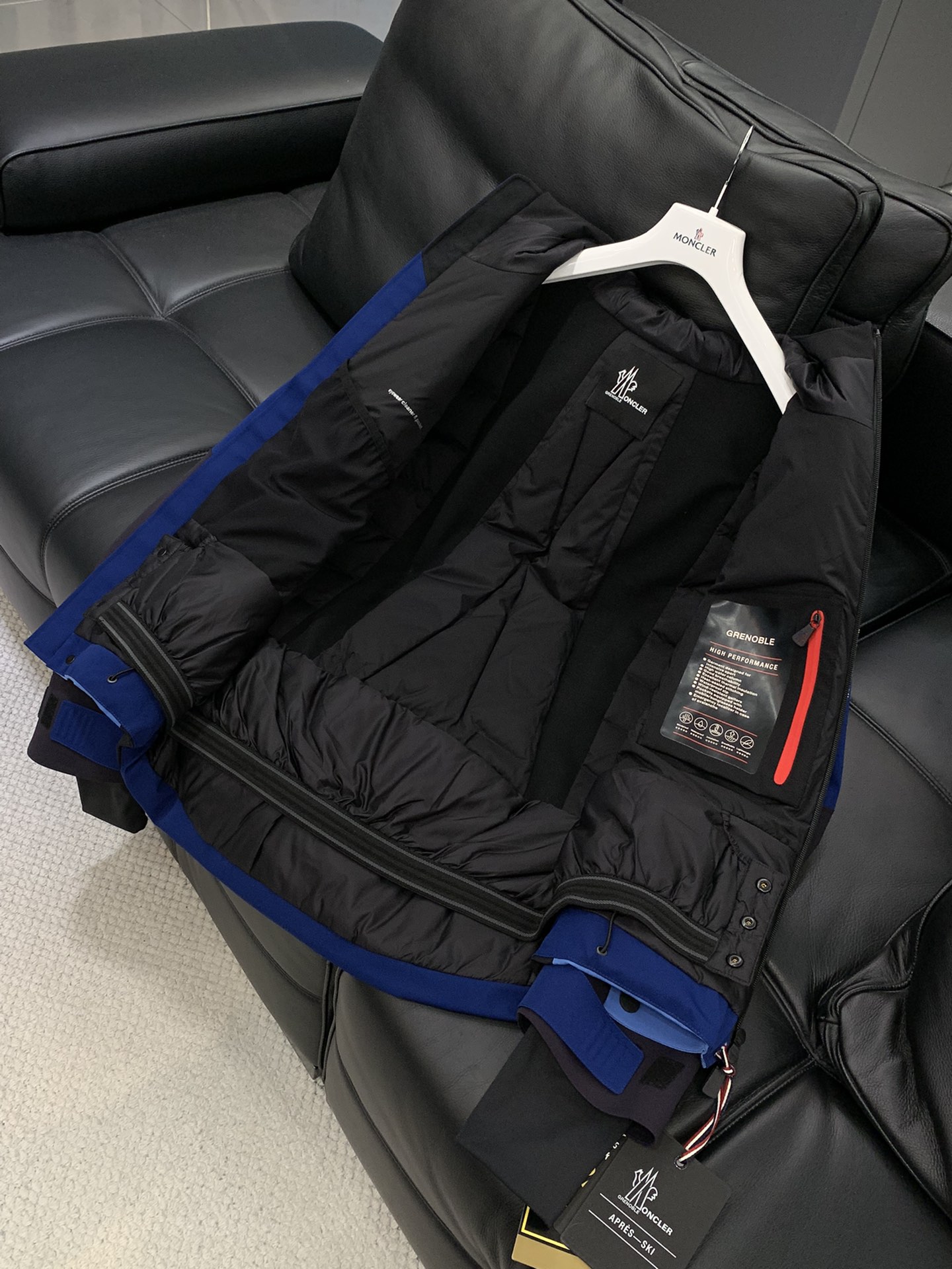 ，Moncler 蒙口，2025冬季最新品，专柜同步有售，原单狠货，时尚休闲连帽拼接棉服外套，上身舒适！