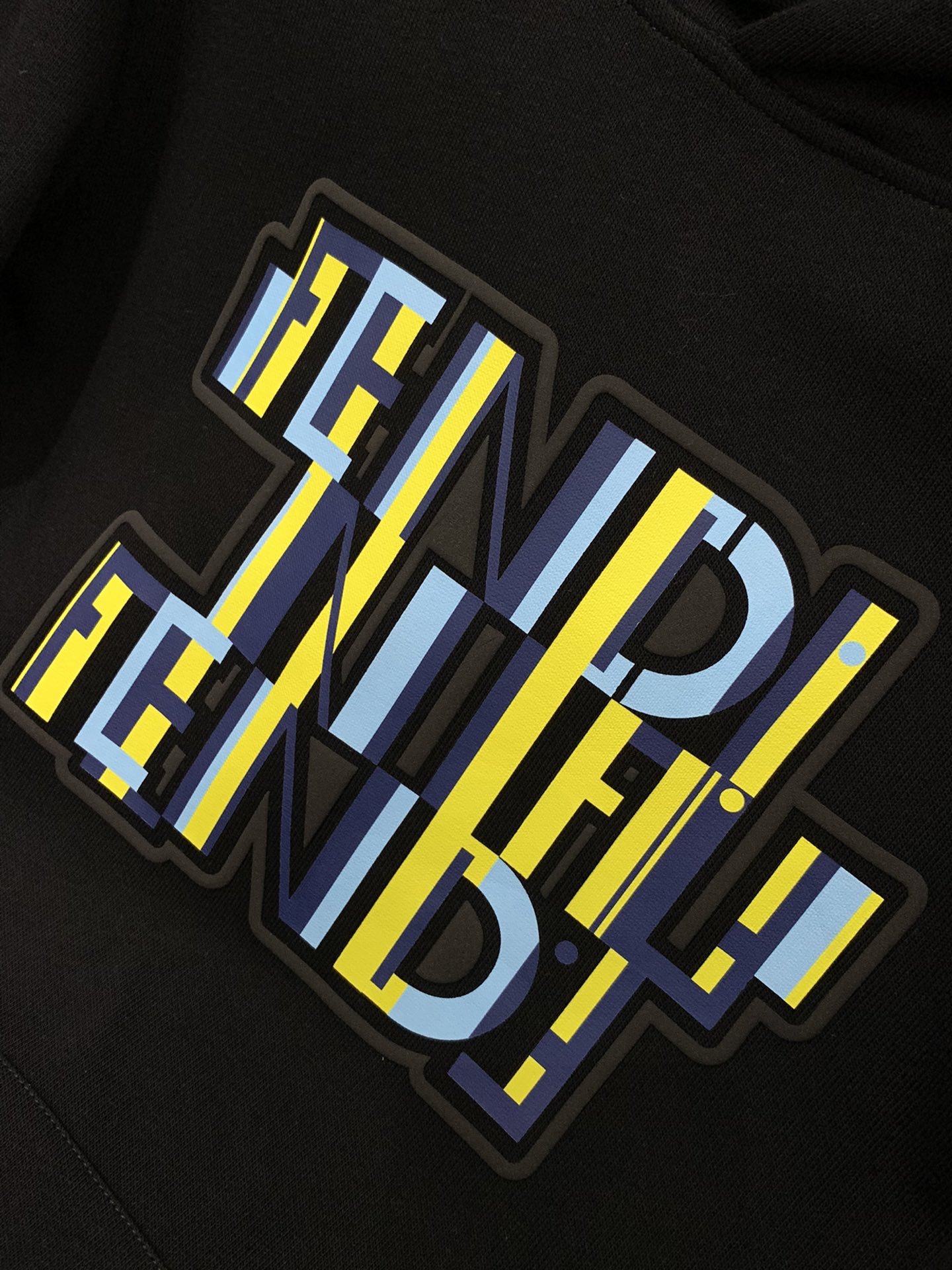 ，FENDI 芬迪，2025秋季最新品，专柜同步有售，原单狠货，时尚休闲连帽卫衣，进口原版面料，顶级印花