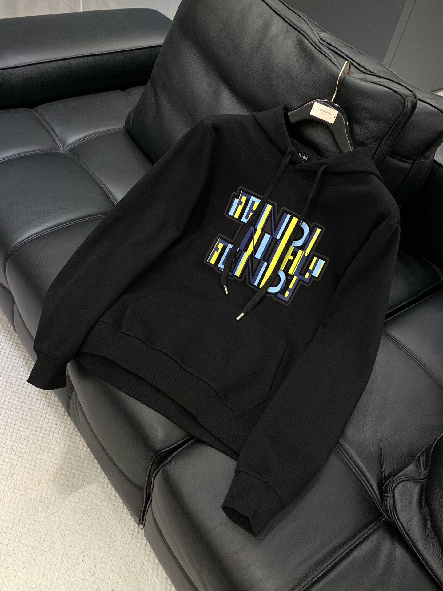 ，FENDI 芬迪，2025秋季最新品，专柜同步有售，原单狠货，时尚休闲连帽卫衣，进口原版面料，顶级印花