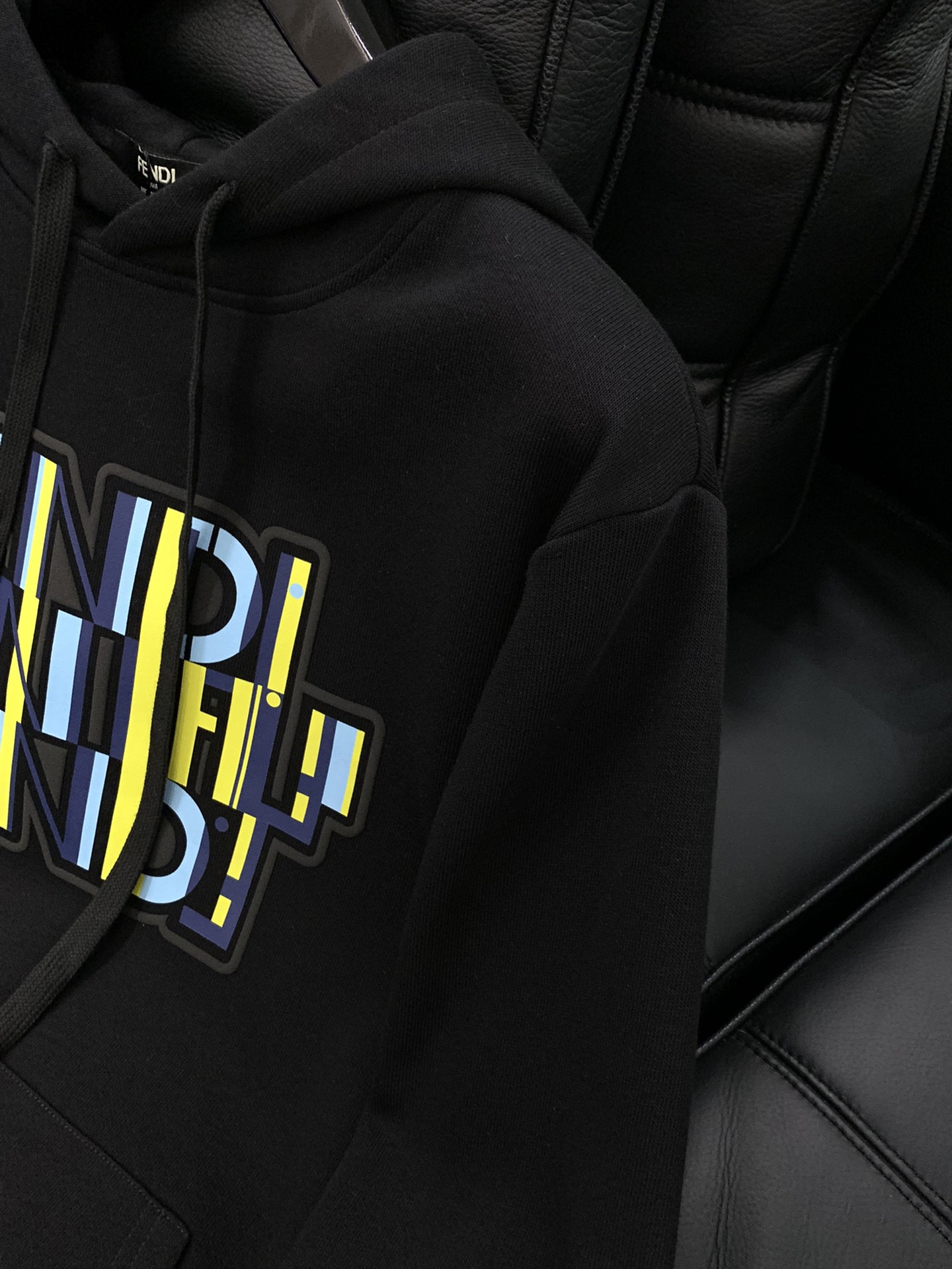 ，FENDI 芬迪，2025秋季最新品，专柜同步有售，原单狠货，时尚休闲连帽卫衣，进口原版面料，顶级印花