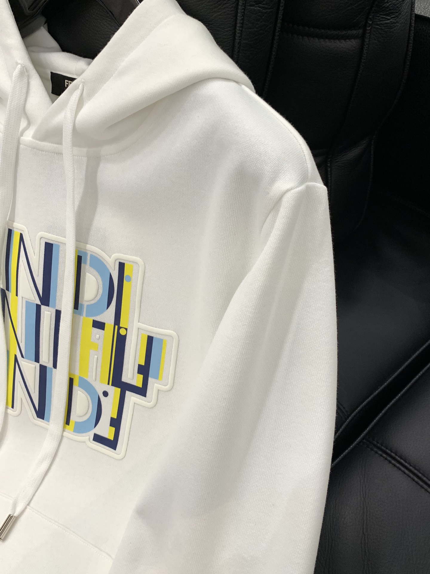 ，FENDI 芬迪，2025秋季最新品，专柜同步有售，原单狠货，时尚休闲连帽卫衣，进口原版面料，顶级印花