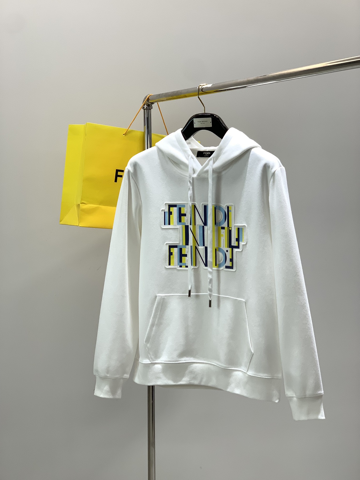 ，FENDI 芬迪，2025秋季最新品，专柜同步有售，原单狠货，时尚休闲连帽卫衣，进口原版面料，顶级印花