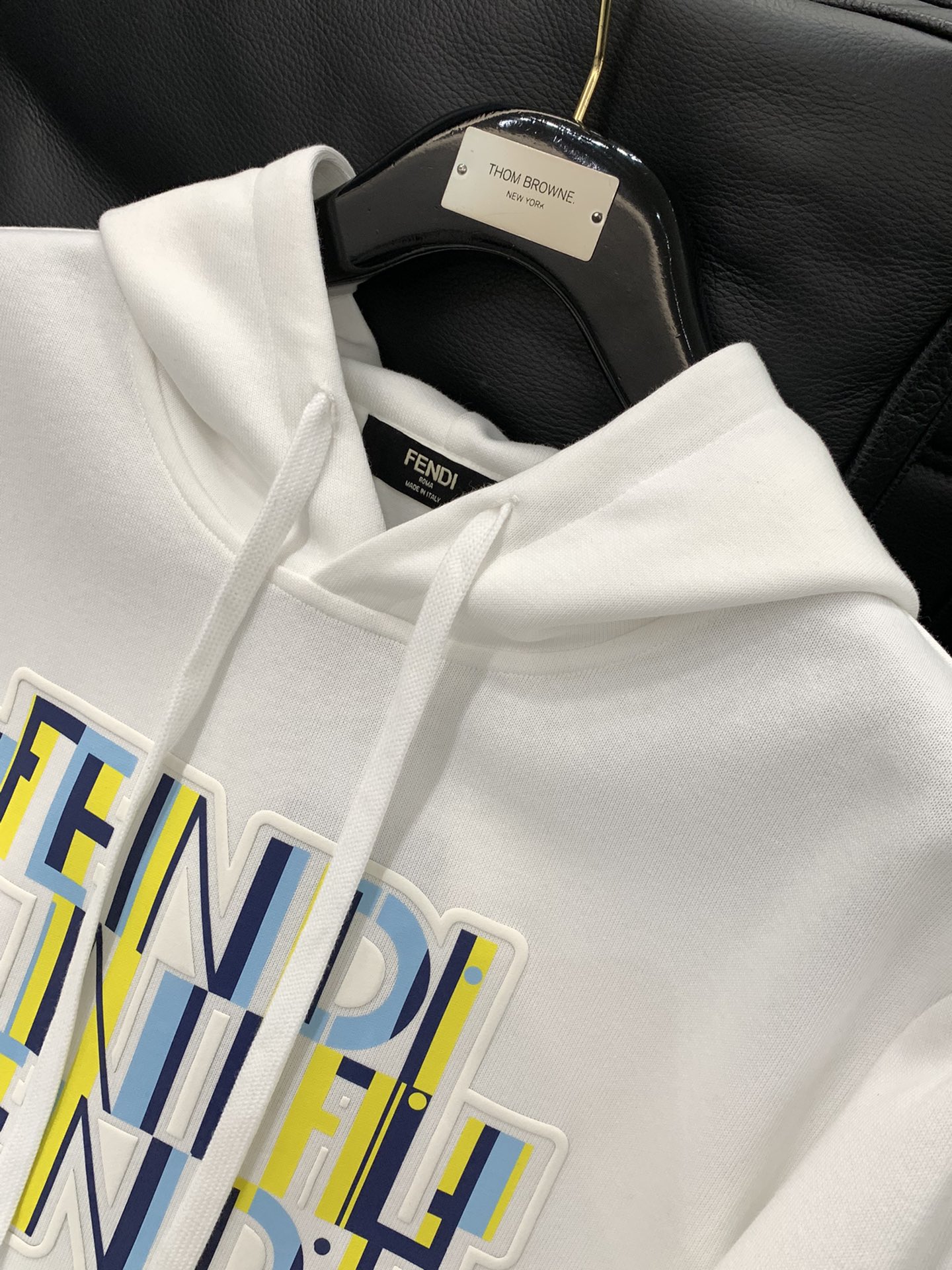 ，FENDI 芬迪，2025秋季最新品，专柜同步有售，原单狠货，时尚休闲连帽卫衣，进口原版面料，顶级印花