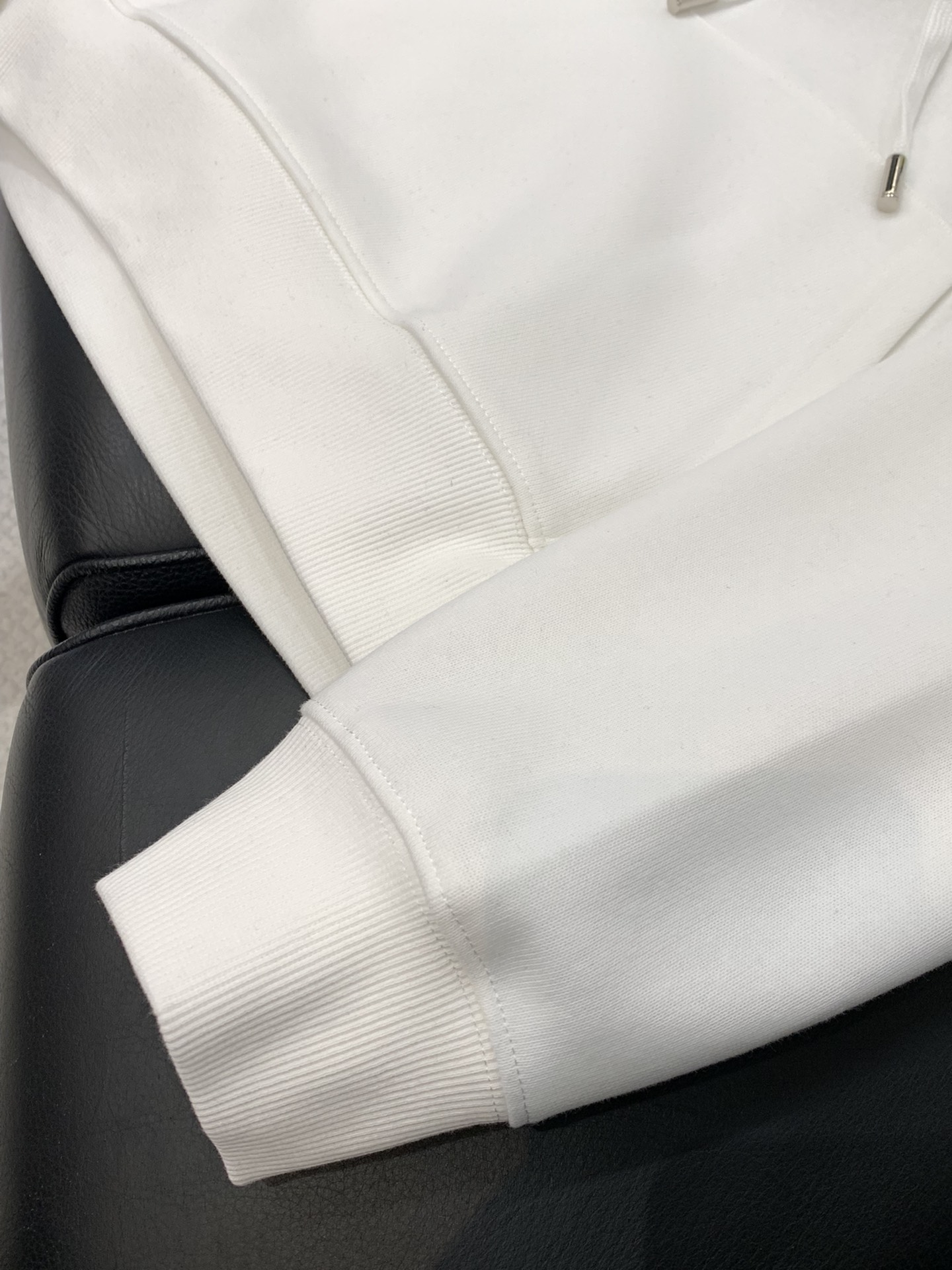 ，FENDI 芬迪，2025秋季最新品，专柜同步有售，原单狠货，时尚休闲连帽卫衣，进口原版面料，顶级印花