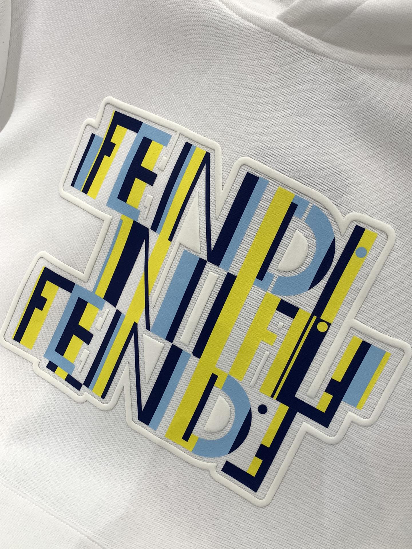 ，FENDI 芬迪，2025秋季最新品，专柜同步有售，原单狠货，时尚休闲连帽卫衣，进口原版面料，顶级印花