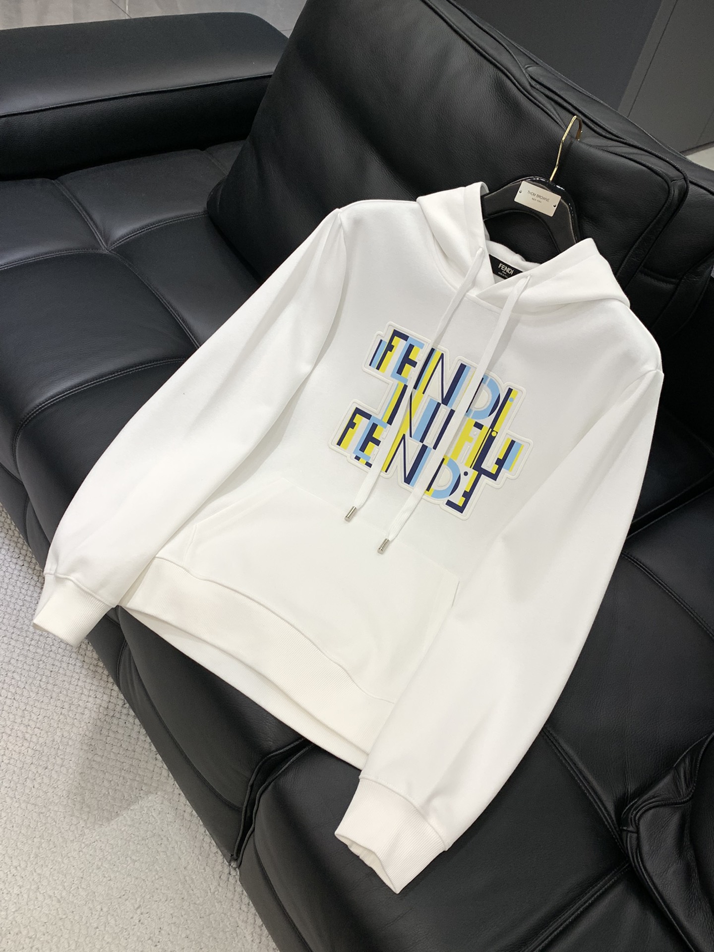 ，FENDI 芬迪，2025秋季最新品，专柜同步有售，原单狠货，时尚休闲连帽卫衣，进口原版面料，顶级印花