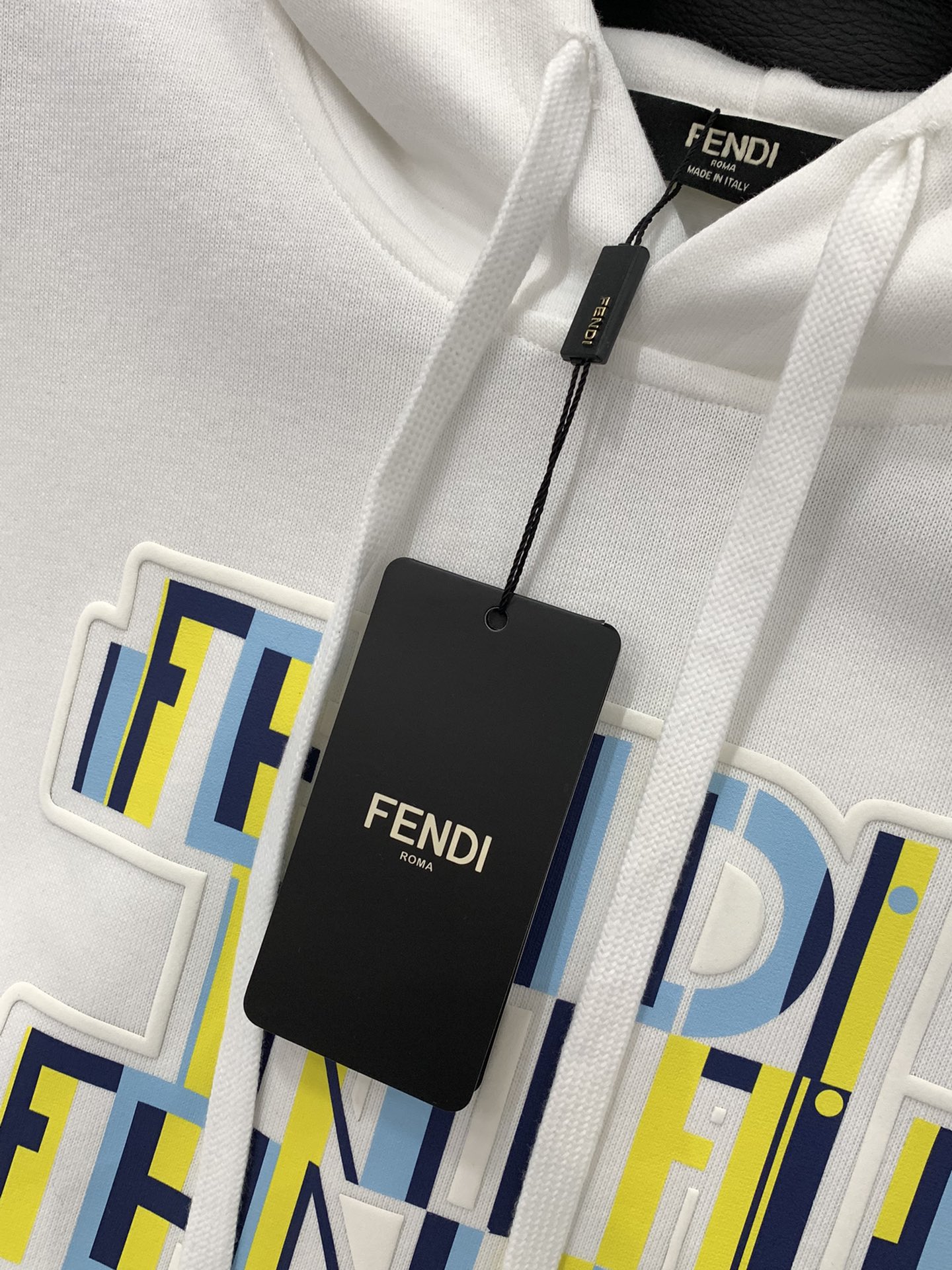 ，FENDI 芬迪，2025秋季最新品，专柜同步有售，原单狠货，时尚休闲连帽卫衣，进口原版面料，顶级印花