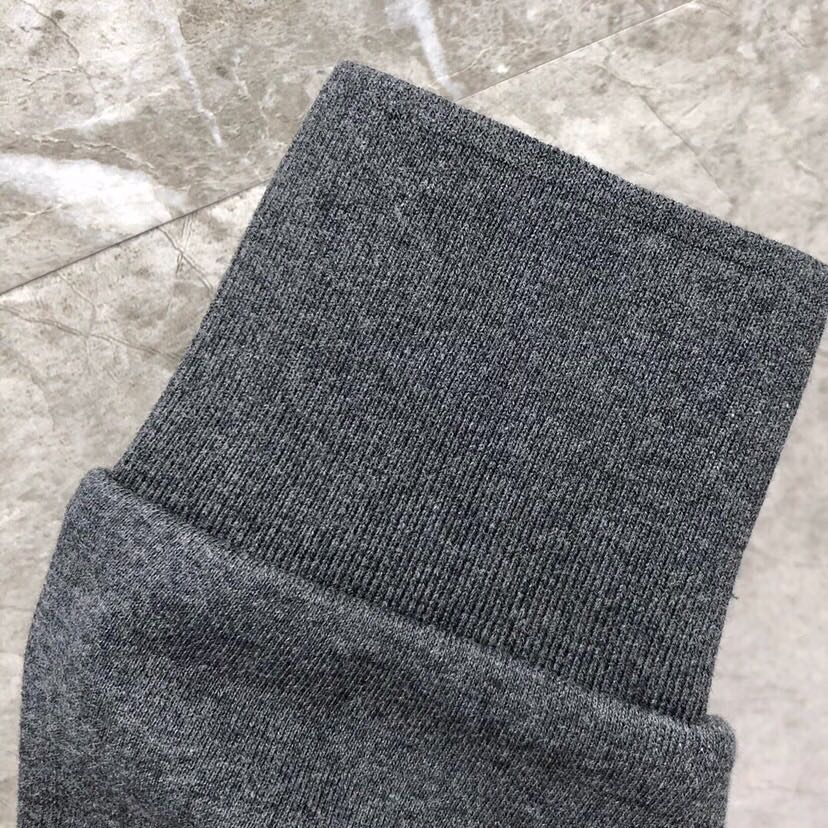 THOM BROWNE 汤姆布朗 TB色织棉开衫有口袋 卫衣材质情侣款开衫\n码数：00-6 颜色：浅灰