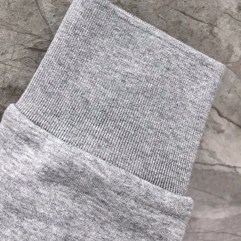 THOM BROWNE 汤姆布朗 TB色织棉开衫有口袋 卫衣材质情侣款开衫\n码数：00-6 颜色：浅灰