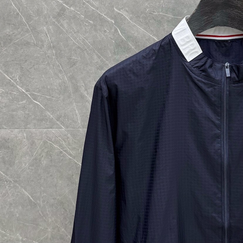 THOM BROWNE 汤姆布朗 TB 暗格纹秋冬薄款四杠休闲夹克 \n码数：1-4 颜色：灰、蓝\n（