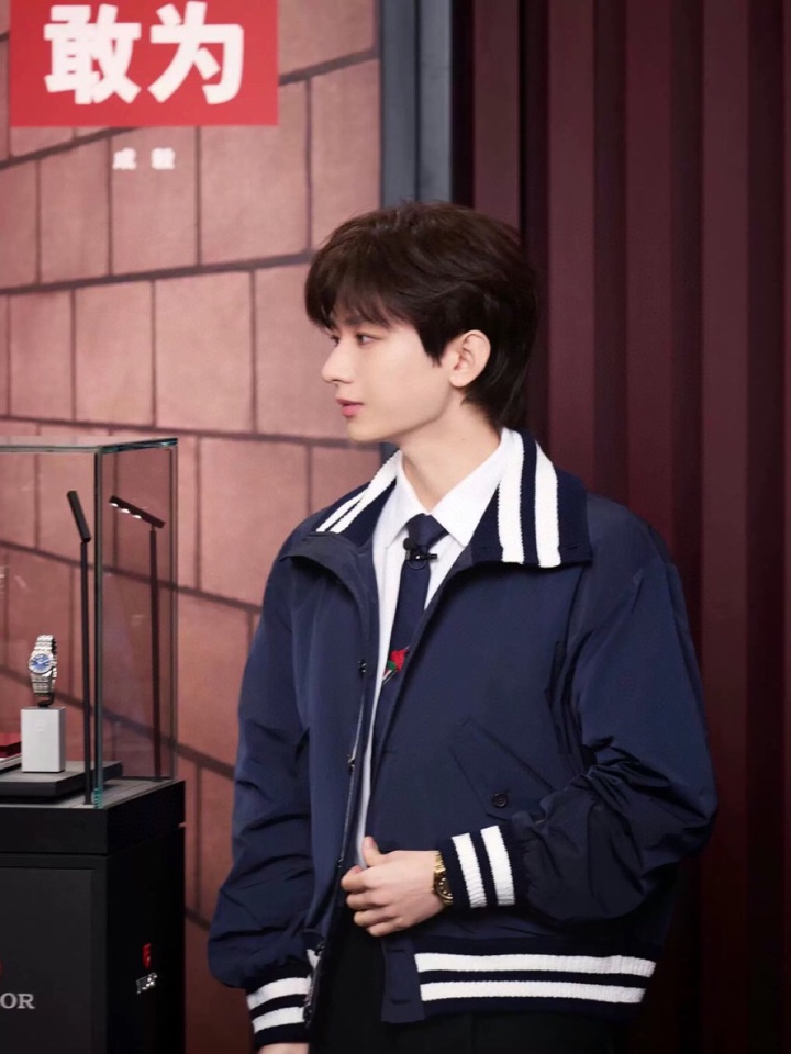 THOM BROWNE 汤姆布朗 TB明星成毅同款休闲夹克 \n码数：1-4 颜色：灰、蓝\n（下单请报