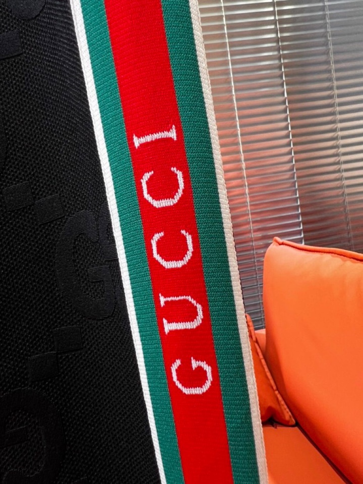 Gucci 古奇2025秋冬新品运动休闲织带连帽套装，十足腔调 上身非常的赞 超有型 绝对是吸引回头率的