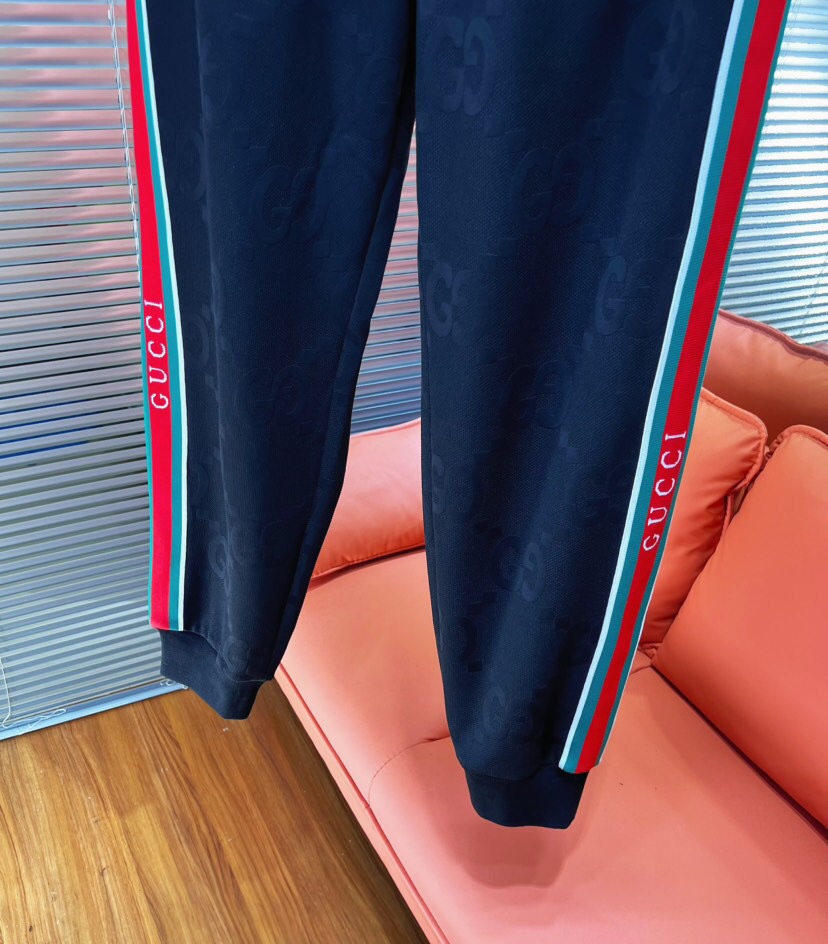 Gucci 古奇2025秋冬新品运动休闲织带连帽套装，十足腔调 上身非常的赞 超有型 绝对是吸引回头率的