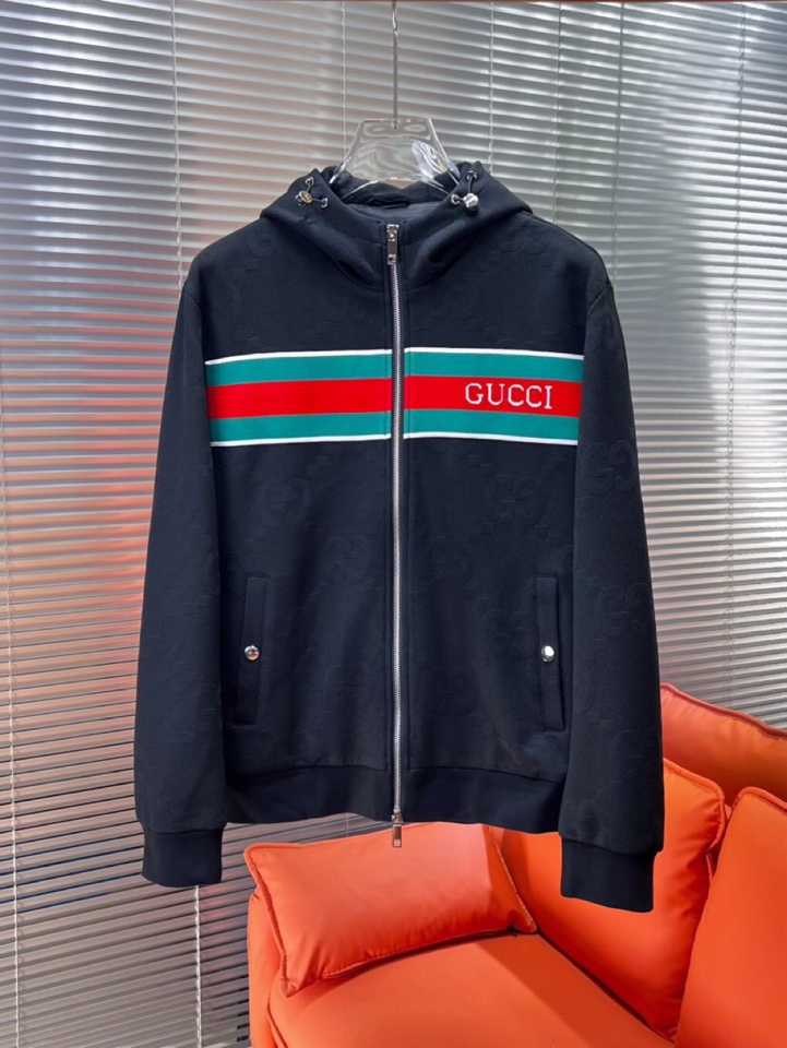 Gucci 古奇2025秋冬新品运动休闲织带连帽套装，十足腔调 上身非常的赞 超有型 绝对是吸引回头率的
