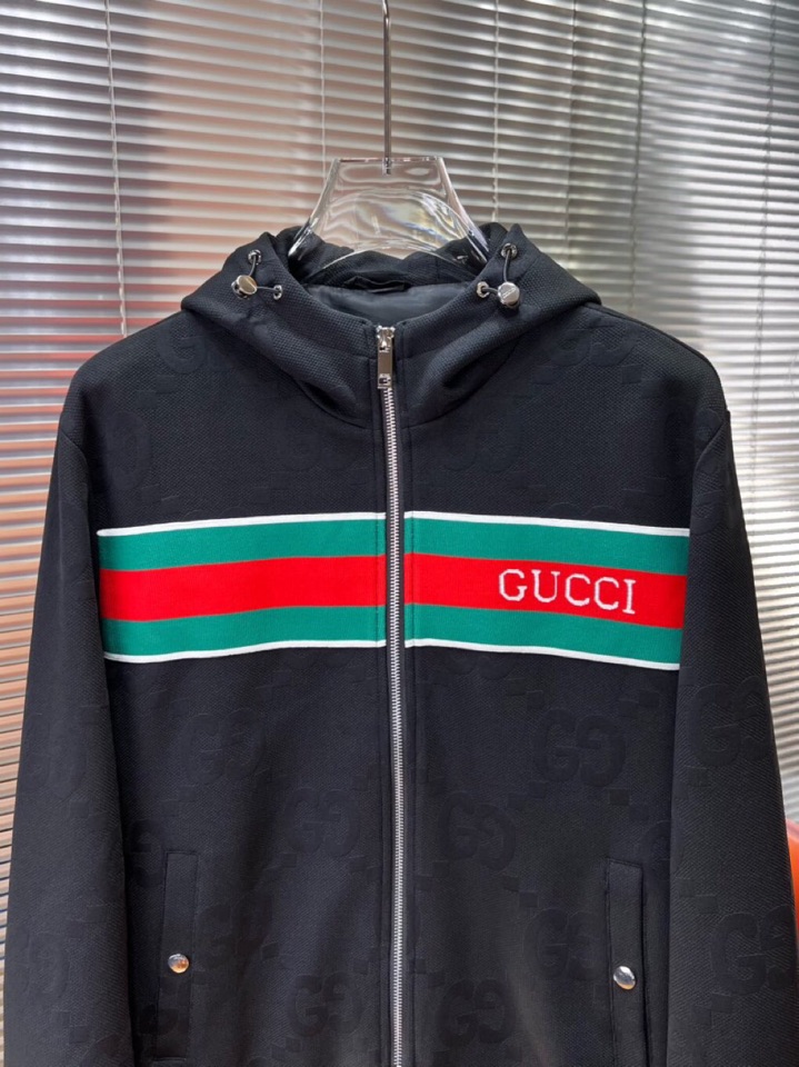 Gucci 古奇2025秋冬新品运动休闲织带连帽套装，十足腔调 上身非常的赞 超有型 绝对是吸引回头率的