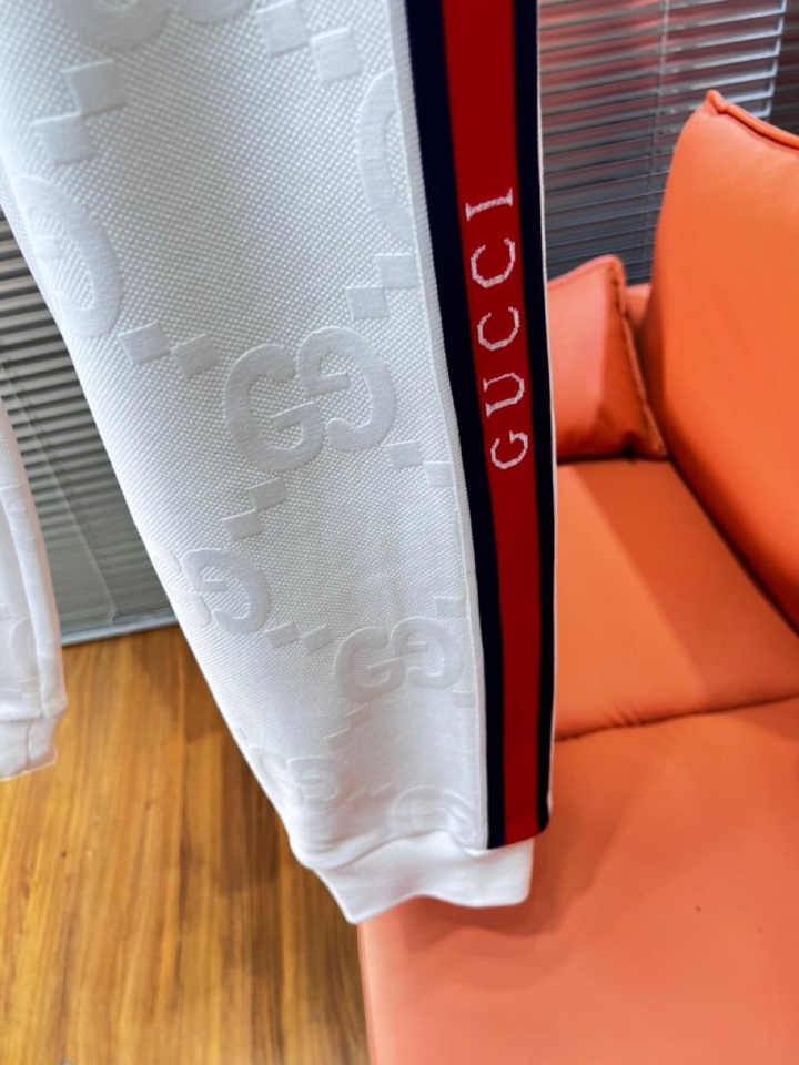 Gucci 古奇2025秋冬新品运动休闲织带连帽套装，十足腔调 上身非常的赞 超有型 绝对是吸引回头率的