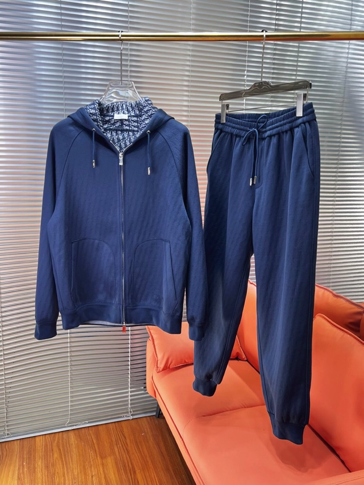 Dior 迪奥2025秋冬新品运动休闲连帽套装，十足腔调 上身非常的赞 超有型 绝对是吸引回头率的利器！