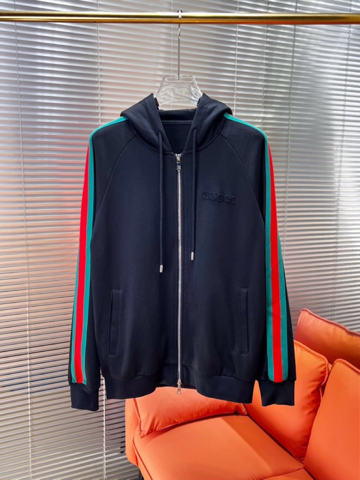 Gucci 古奇2025秋冬新品运动休闲连帽套装，十足腔调 上身非常的赞 超有型 绝对是吸引回头率的利器