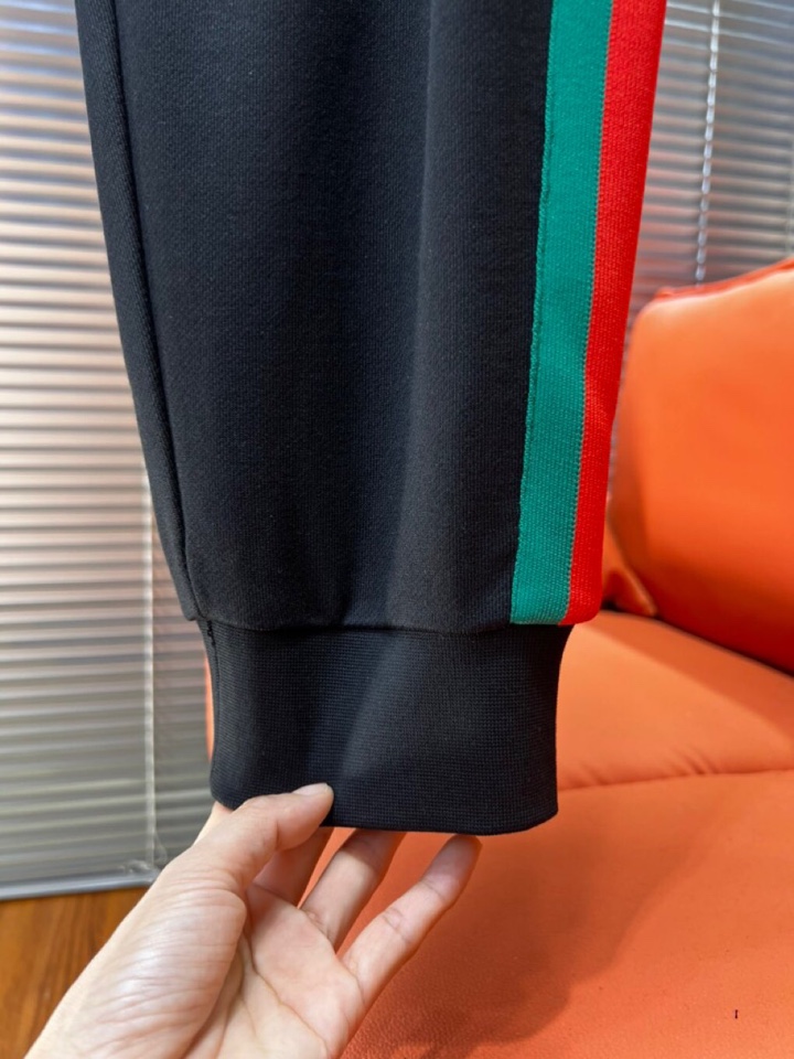 Gucci 古奇2025秋冬新品运动休闲连帽套装，十足腔调 上身非常的赞 超有型 绝对是吸引回头率的利器