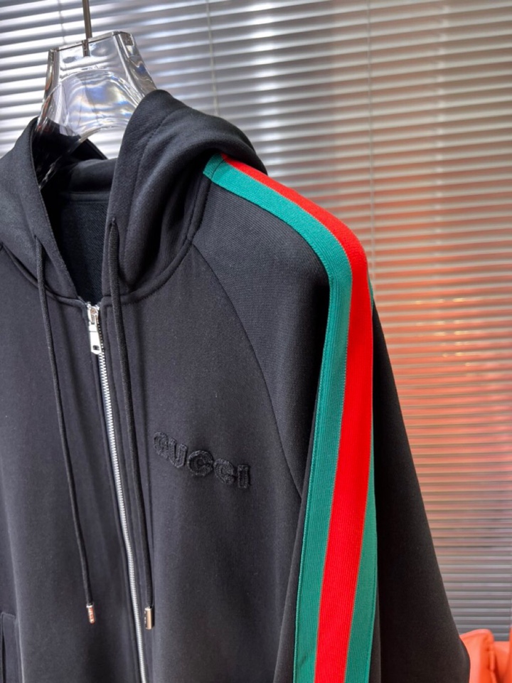 Gucci 古奇2025秋冬新品运动休闲连帽套装，十足腔调 上身非常的赞 超有型 绝对是吸引回头率的利器