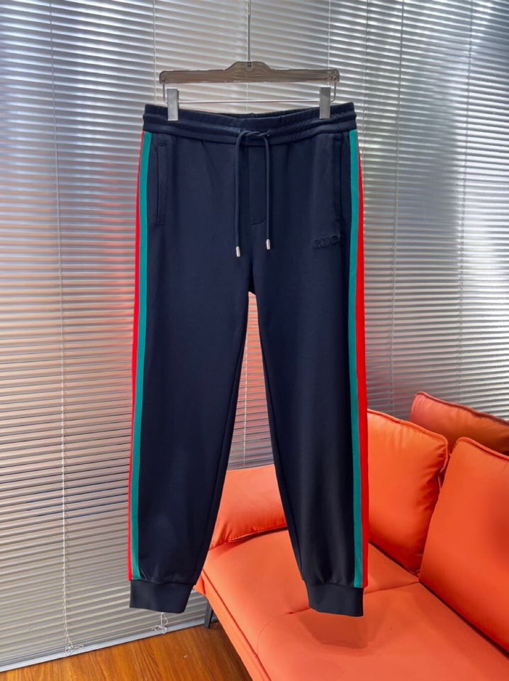 Gucci 古奇2025秋冬新品运动休闲连帽套装，十足腔调 上身非常的赞 超有型 绝对是吸引回头率的利器