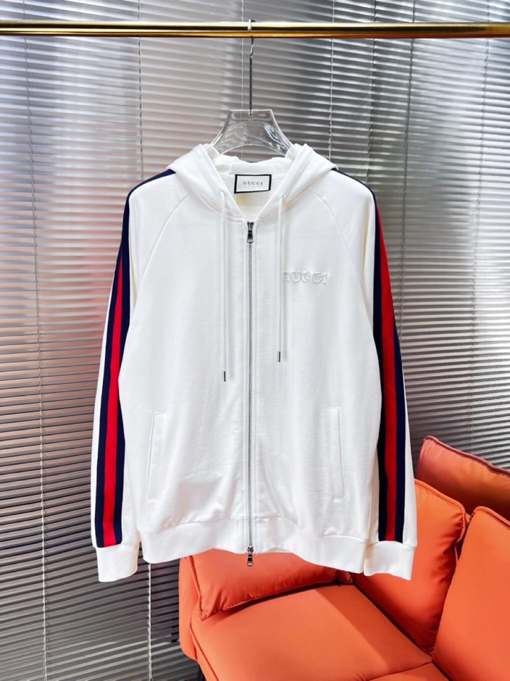 Gucci 古奇2025秋冬新品运动休闲连帽套装，十足腔调 上身非常的赞 超有型 绝对是吸引回头率的利器