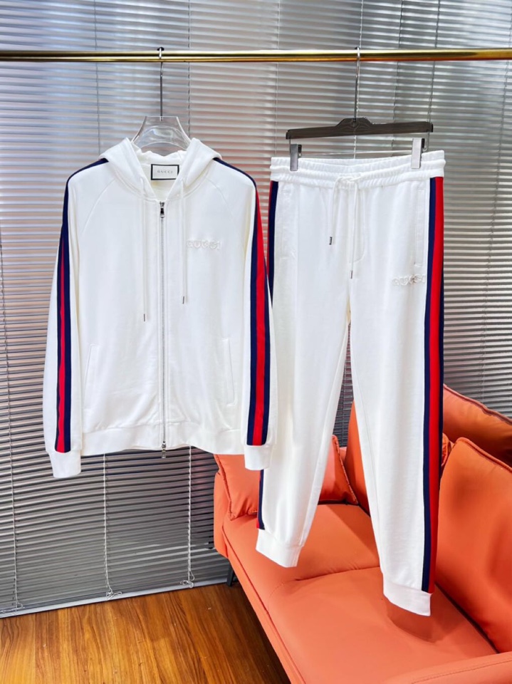Gucci 古奇2025秋冬新品运动休闲连帽套装，十足腔调 上身非常的赞 超有型 绝对是吸引回头率的利器