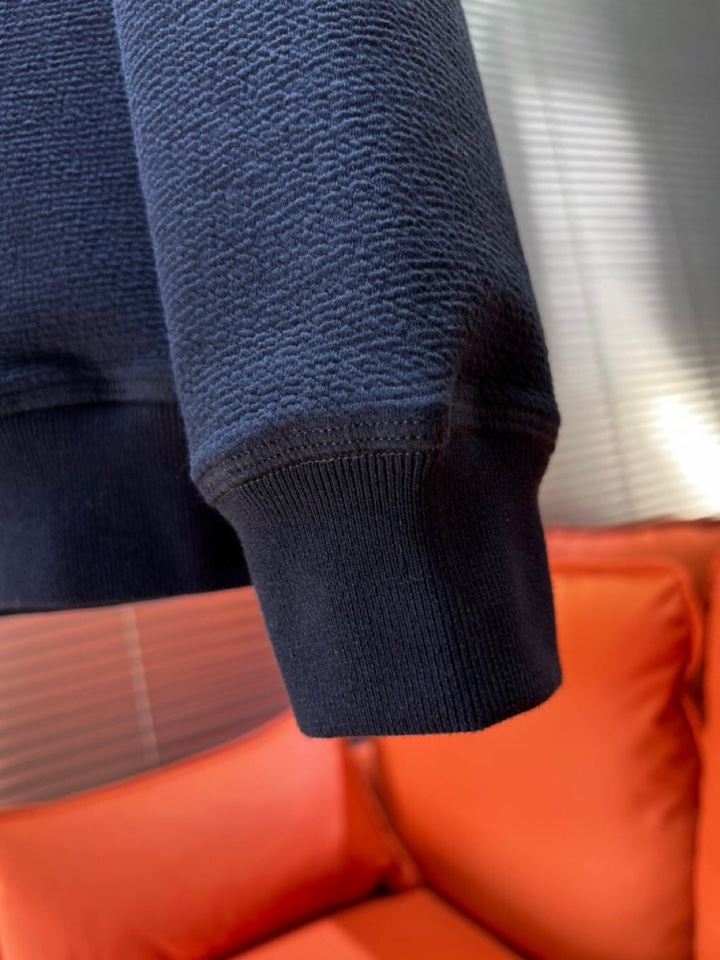 Dior 迪奥胸前字母刺绣连帽卫衣开衫拉链外套，\n面料采用高克重面料，上身舒服透气，手感极佳，胸前字母