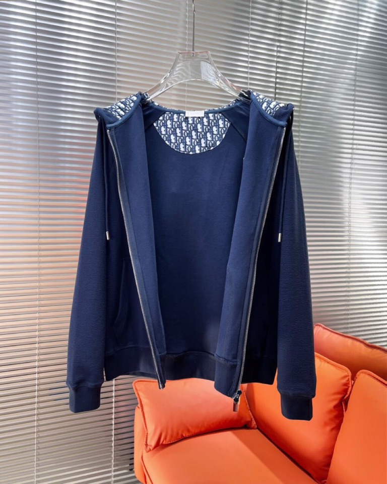 Dior 迪奥胸前字母刺绣连帽卫衣开衫拉链外套，\n面料采用高克重面料，上身舒服透气，手感极佳，胸前字母