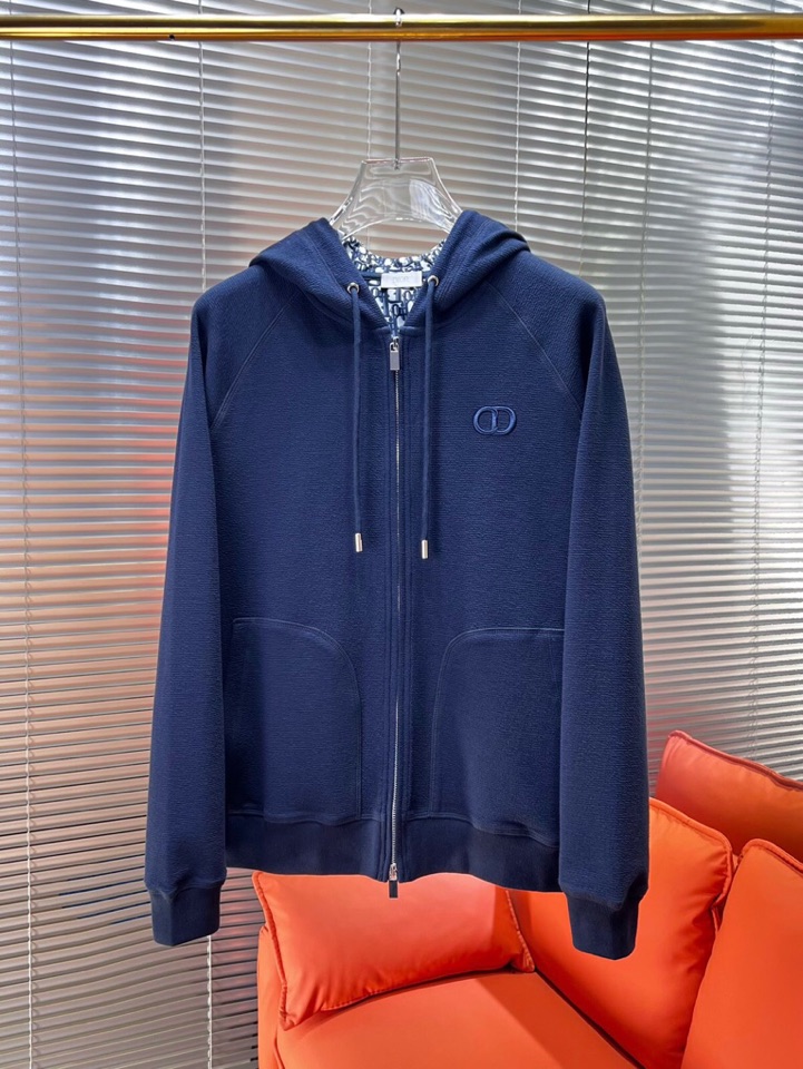 Dior 迪奥胸前字母刺绣连帽卫衣开衫拉链外套，\n面料采用高克重面料，上身舒服透气，手感极佳，胸前字母