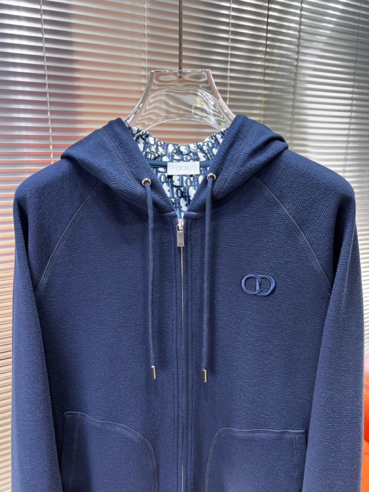 Dior 迪奥胸前字母刺绣连帽卫衣开衫拉链外套，\n面料采用高克重面料，上身舒服透气，手感极佳，胸前字母