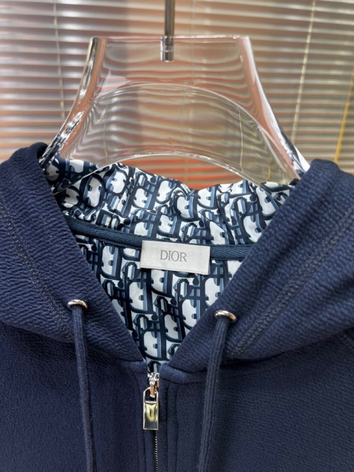 Dior 迪奥胸前字母刺绣连帽卫衣开衫拉链外套，\n面料采用高克重面料，上身舒服透气，手感极佳，胸前字母
