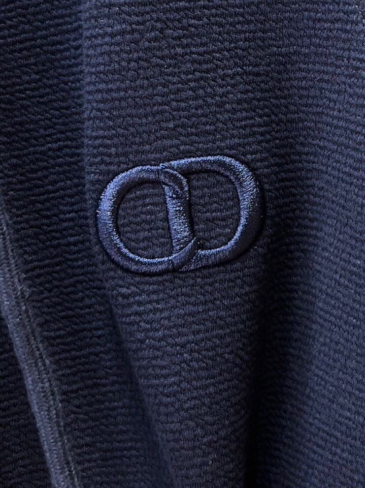Dior 迪奥胸前字母刺绣连帽卫衣开衫拉链外套，\n面料采用高克重面料，上身舒服透气，手感极佳，胸前字母