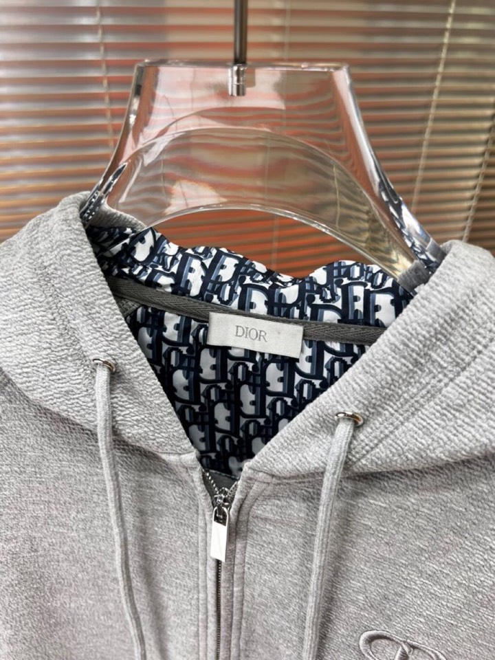 Dior 迪奥胸前字母刺绣连帽卫衣开衫拉链外套，\n面料采用高克重面料，上身舒服透气，手感极佳，胸前字母