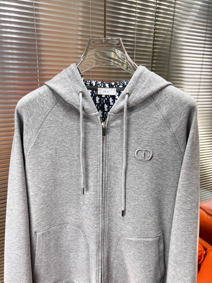 Dior 迪奥胸前字母刺绣连帽卫衣开衫拉链外套，\n面料采用高克重面料，上身舒服透气，手感极佳，胸前字母