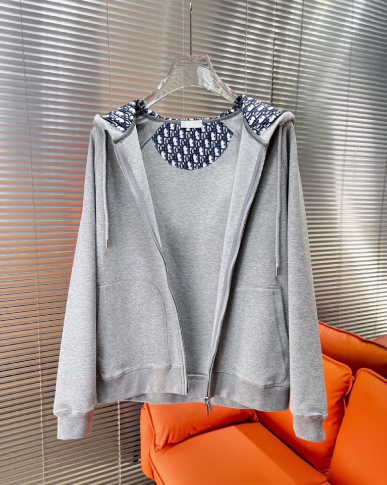 Dior 迪奥胸前字母刺绣连帽卫衣开衫拉链外套，\n面料采用高克重面料，上身舒服透气，手感极佳，胸前字母