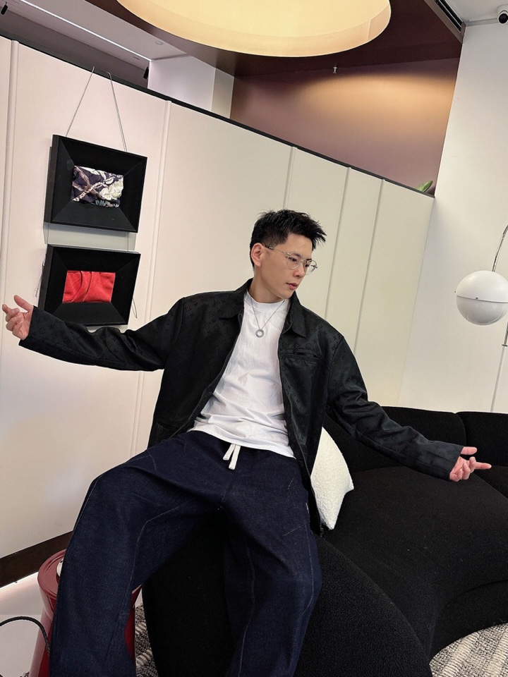 LV 官网同款，三标齐全，提前发售 2025ss秋冬新款男士夹克外套，原单三标齐全高端版本 定制面料 透