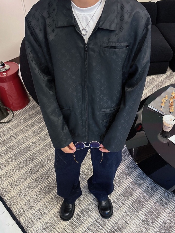 LV 官网同款，三标齐全，提前发售 2025ss秋冬新款男士夹克外套，原单三标齐全高端版本 定制面料 透