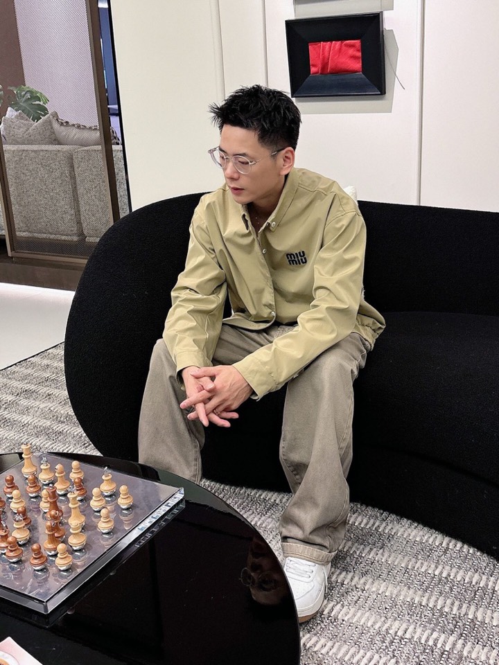 Miu Miu 缪缪官网同款，三标齐全，提前发售 2025ss秋冬新款男士夹克外套，原单三标齐全高端版本