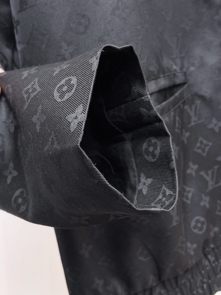 LV 官网同款，三标齐全，提前发售 2025ss秋冬新款男士夹克外套，双面穿原单三标齐全高端版本 定制面