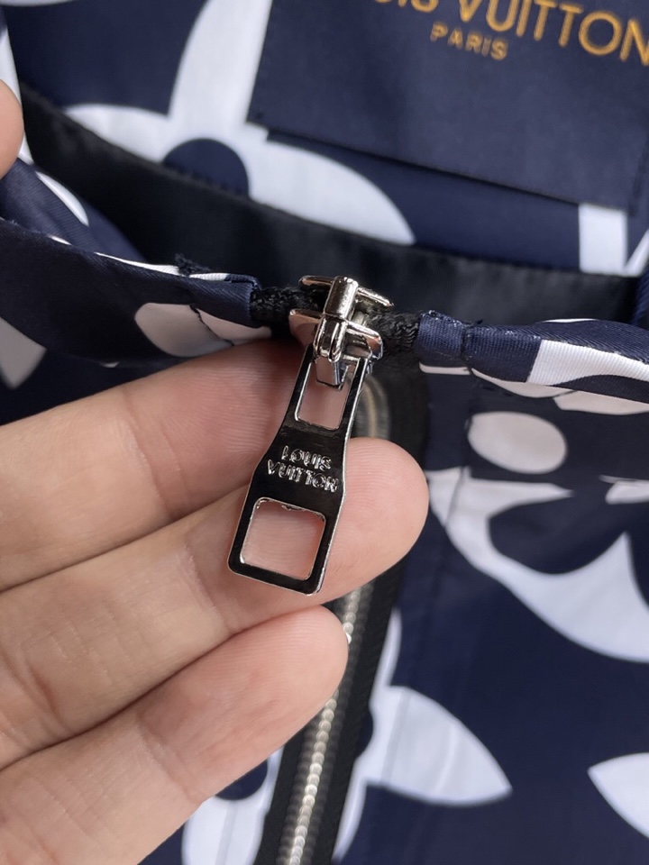 LV 官网同款，三标齐全，提前发售 2025ss秋冬新款男士夹克外套，双面穿原单三标齐全高端版本 定制面