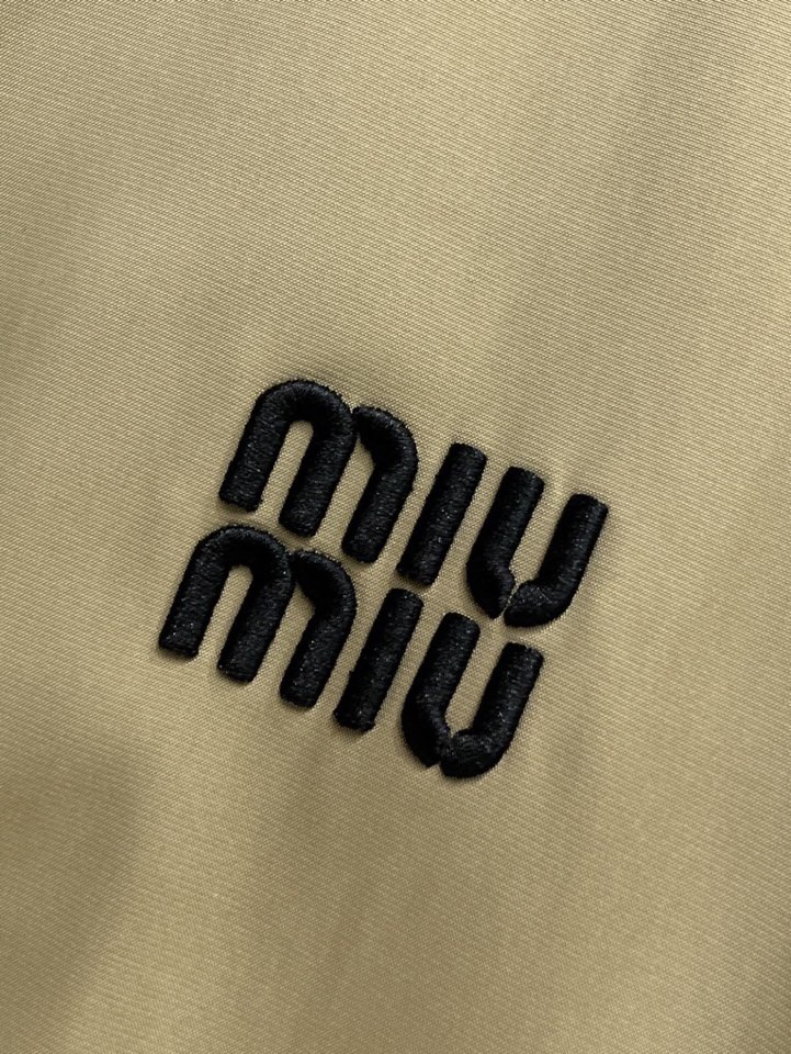 Miu Miu 官网同款，三标齐全，提前发售 2025ss秋冬新款男士夹克外套，原单三标齐全高端版本 定