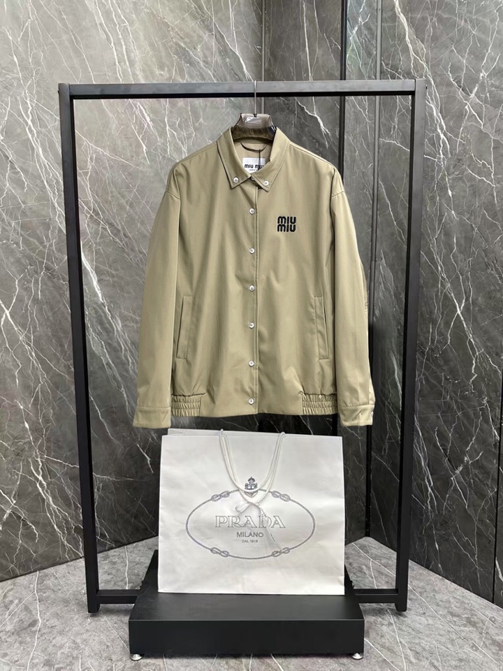 Miu Miu 官网同款，三标齐全，提前发售 2025ss秋冬新款男士夹克外套，原单三标齐全高端版本 定