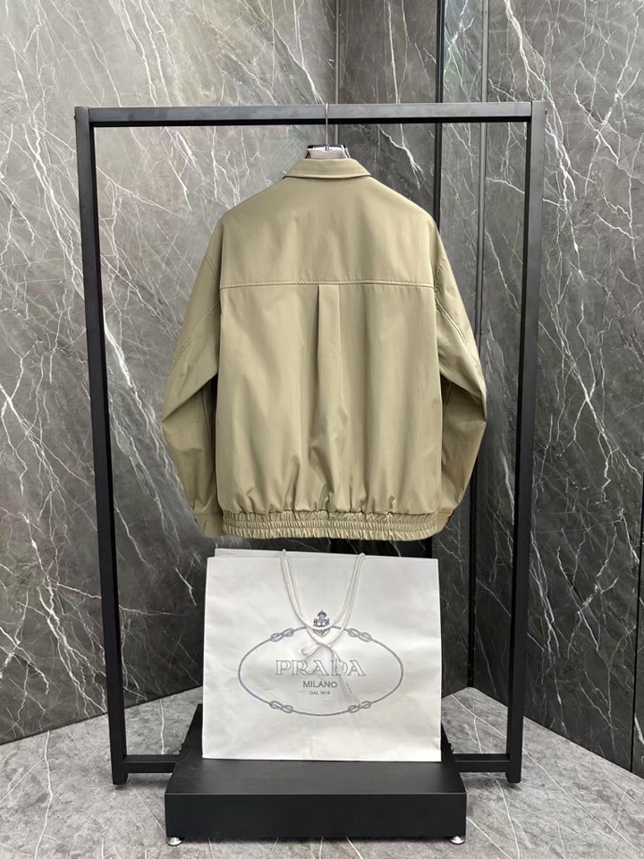 Miu Miu 官网同款，三标齐全，提前发售 2025ss秋冬新款男士夹克外套，原单三标齐全高端版本 定
