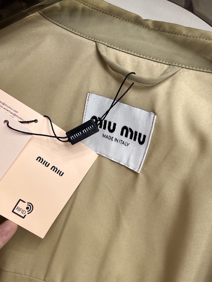 Miu Miu 官网同款，三标齐全，提前发售 2025ss秋冬新款男士夹克外套，原单三标齐全高端版本 定