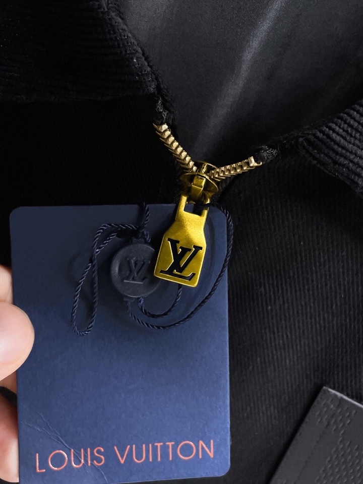 LV 官网同款，三标齐全，提前发售 2025ss秋冬新款男士夹克外套，原单三标齐全高端版本 定制面料 透