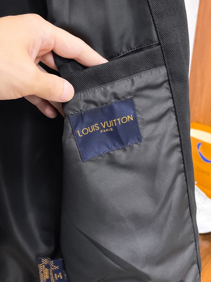 LV 官网同款，三标齐全，提前发售 2025ss秋冬新款男士夹克外套，原单三标齐全高端版本 定制面料 透