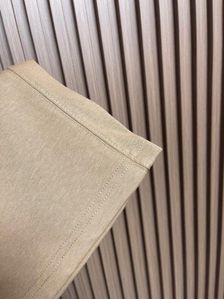 Maison Margiela 马吉拉 mm6 2025ss新款数字刺绣阔腿卫裤休闲裤。完全能够横跨不同