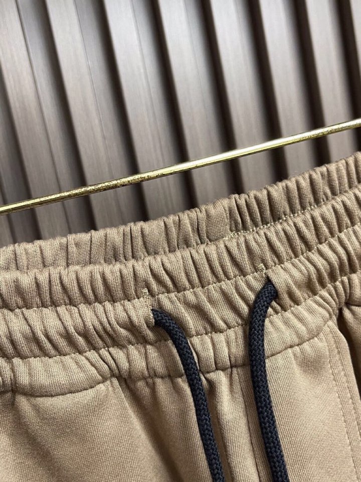 Maison Margiela 马吉拉 mm6 2025ss新款数字刺绣阔腿卫裤休闲裤。完全能够横跨不同